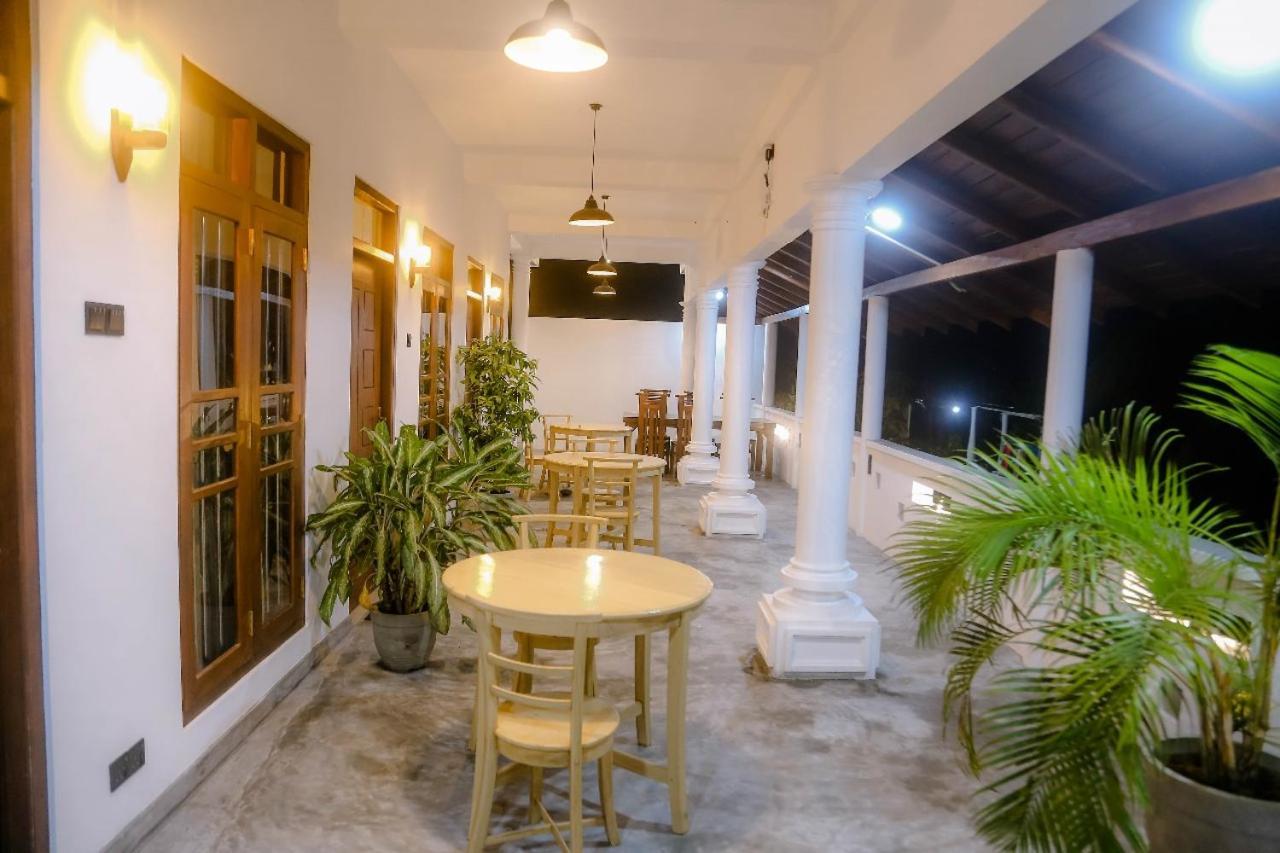 Hotel Sweet Emotion Mirissa Exterior foto